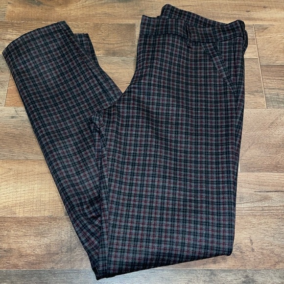 KUT from the Kloth Grey and burgundy Plaid skinny pants. Size 8 - Picture 1 of 10